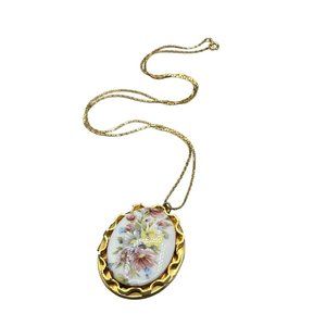 Vintage Floral Locket Gold Tone Necklace Oval Picture Holder Keepsake Floral